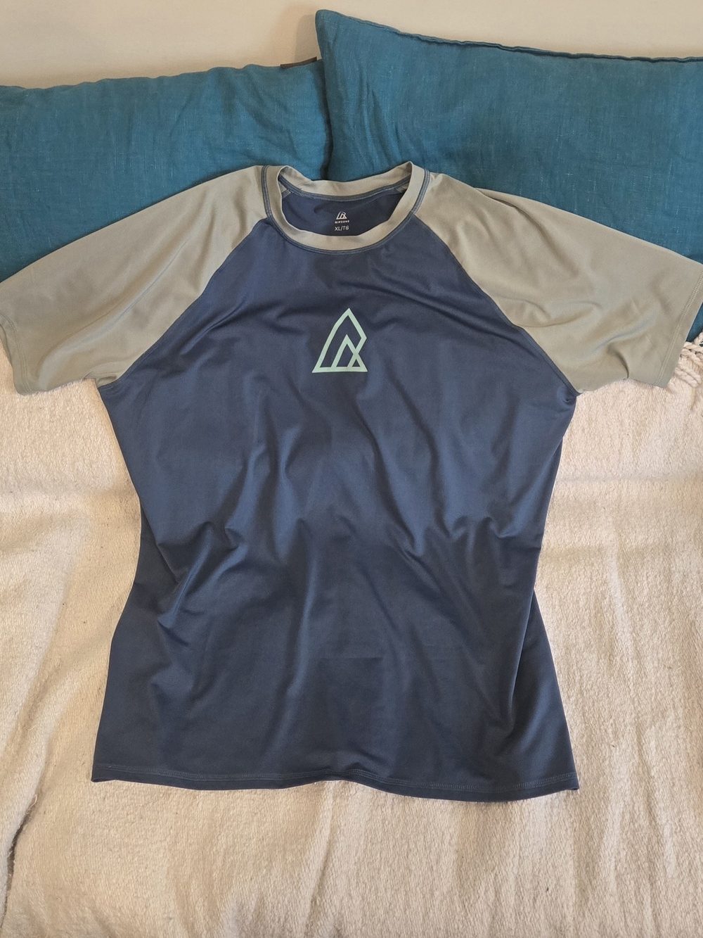 Ripzone Men’s Raglan Performance Shirt Navy Grey Mountain Graphic XL